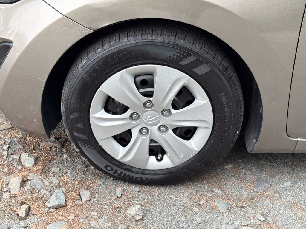 Used 2016 Hyundai Elantra SE FWD image 5