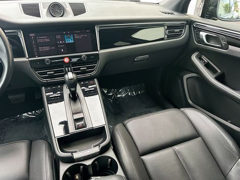 Used 2024 Porsche Macan Base image 24