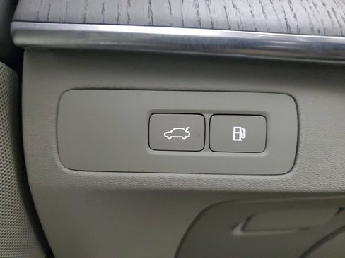 Certified 2025 Volvo XC90 T8 Core AWD/4WD image 37