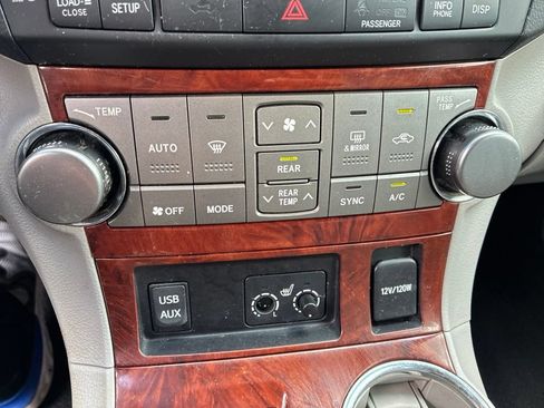 Used 2012 Toyota Highlander Limited w/ Tow Pkg FWD image 28