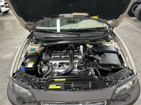 Used 2002 Volvo V70 Cross Country AWD/4WD image 10