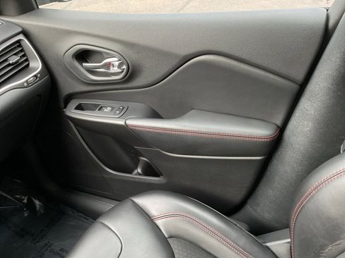 Used 2020 Jeep Cherokee Trailhawk w/ Cold Weather Group image 17