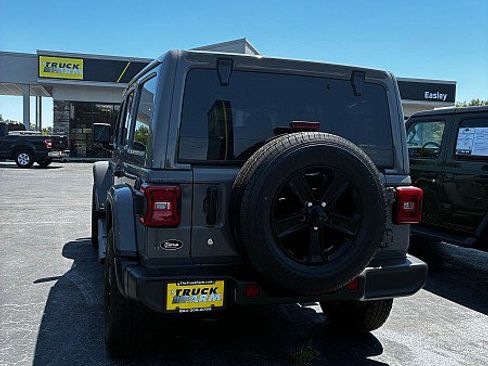 Used 2020 Jeep Wrangler Unlimited Sahara AWD/4WD image 4