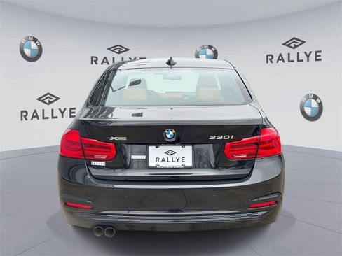 Used 2018 BMW 330i xDrive Sedan w/ Premium Package image 5