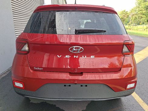 Used 2025 Hyundai Venue Limited FWD image 5