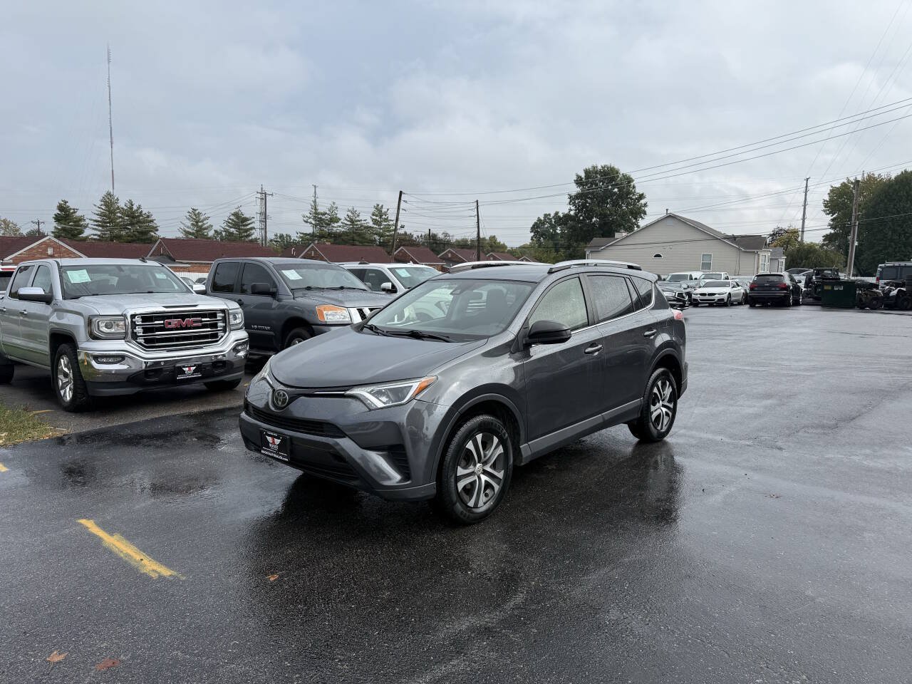 Used 2017 Toyota RAV4 LE AWD/4WD image 3