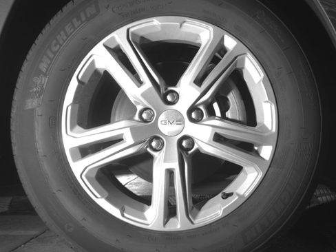 Used 2024 GMC Terrain SLE image 10