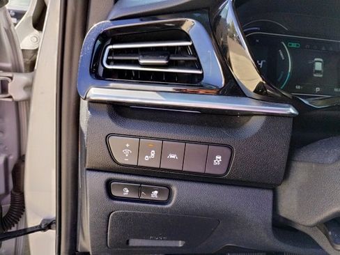 Used 2021 Kia Niro EX Premium w/ Cold Weather Package image 15