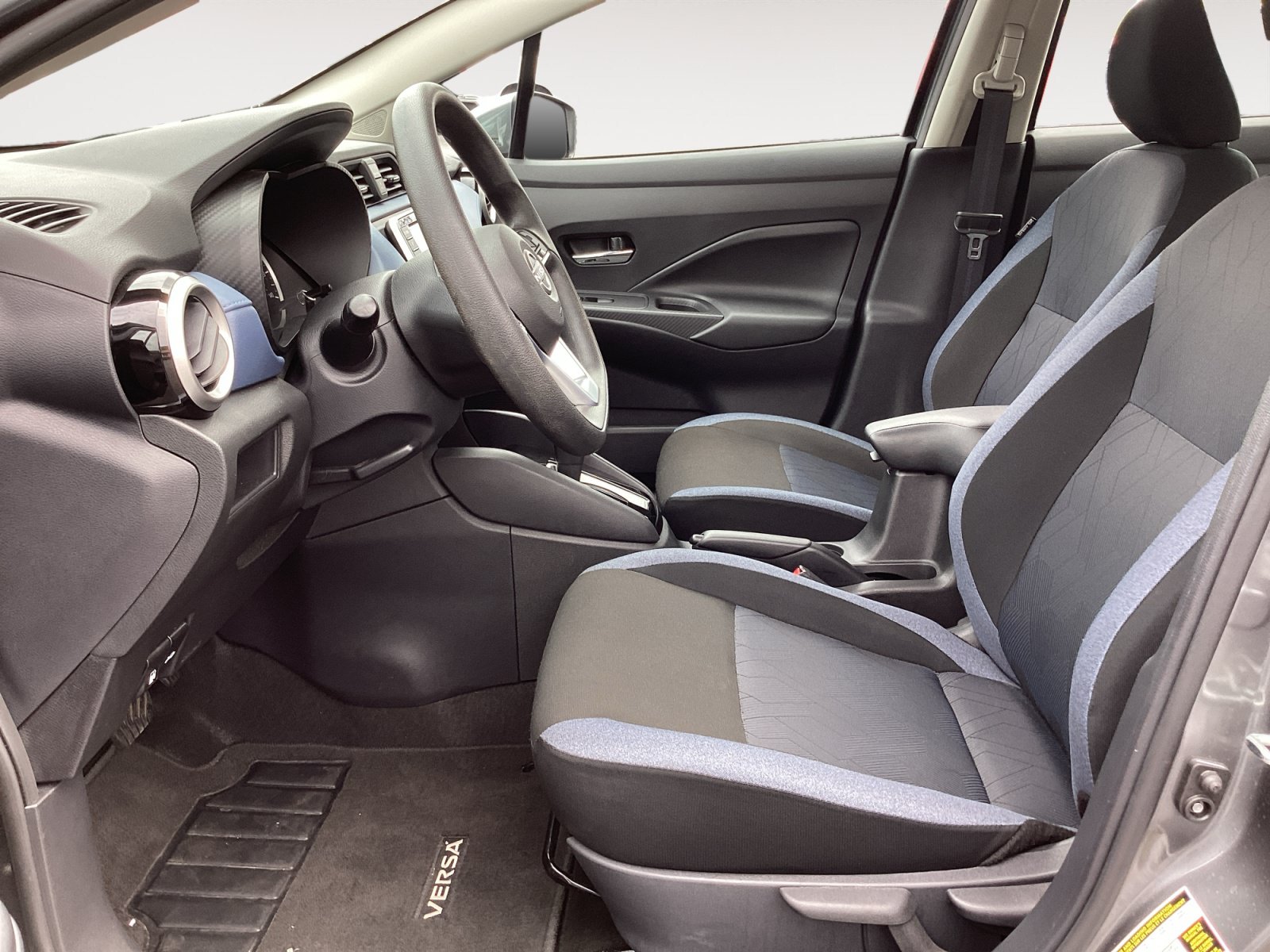 Used 2025 Nissan Versa SV FWD image 24