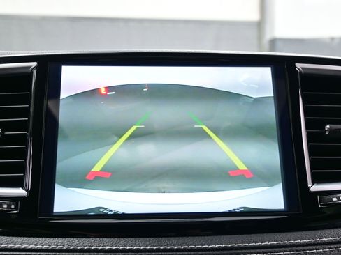 Used 2024 Chrysler Pacifica Limited image 19