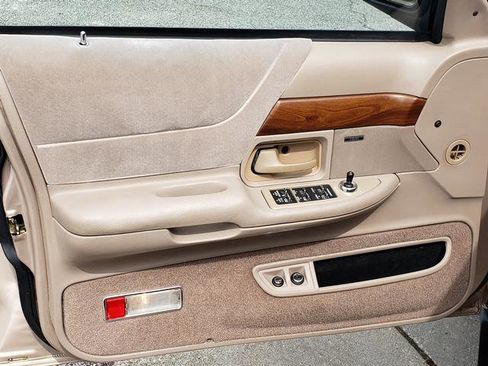 Used 1992 Ford Crown Victoria LX image 11