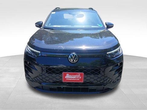 New 2025 Volkswagen Tiguan SE R-Line image 8