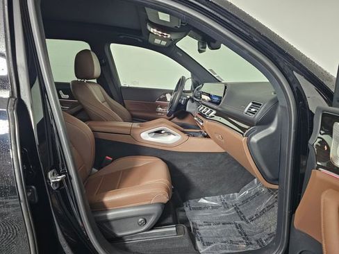 Used 2025 Mercedes-Benz GLS 450 4MATIC image 11