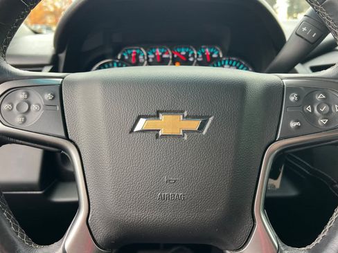 Used 2018 Chevrolet Suburban LT image 24