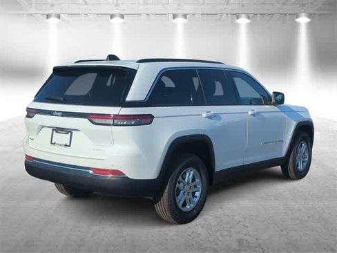 New 2025 Jeep Grand Cherokee Laredo image 8
