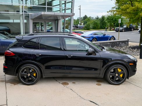 Used 2016 Porsche Cayenne Turbo S AWD/4WD image 4