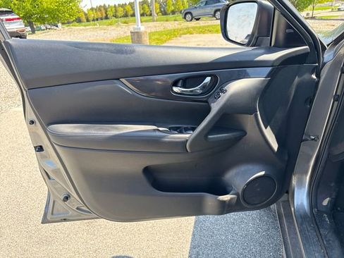 Used 2018 Nissan Rogue S AWD/4WD image 20