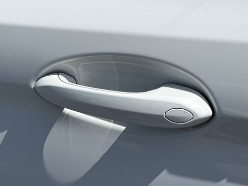 Used 2023 BMW M550i xDrive w/ Executive Package image 35