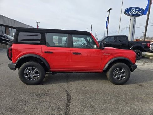 Used 2022 Ford Bronco 4-Door image 2