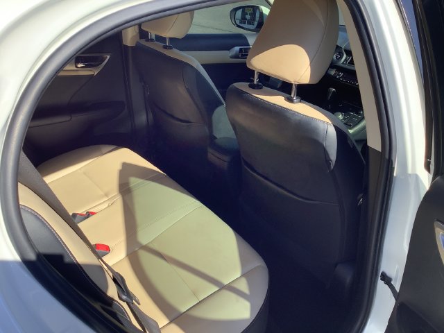 Used 2014 Lexus CT 200h FWD image 32