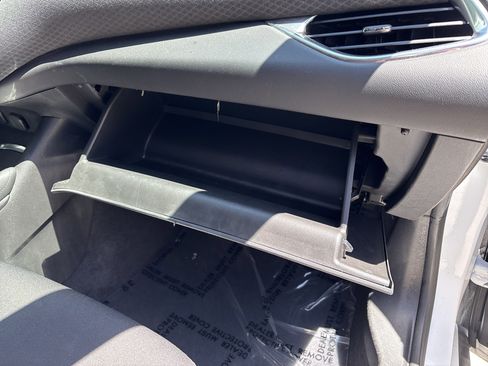 Used 2017 Chevrolet Malibu LT FWD image 27