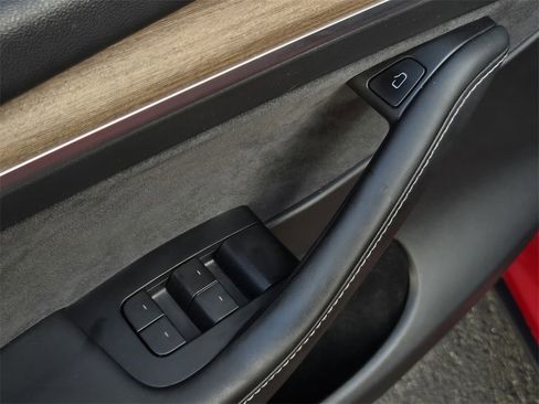 Used 2023 Tesla Model Y Performance image 11