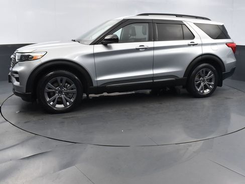 Used 2022 Ford Explorer XLT w/ Equipment Group 202A image 18