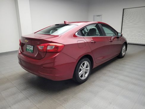 Used 2017 Chevrolet Cruze LT w/ Sun And Sound Package FWD image 9