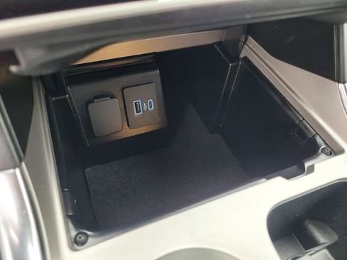 Certified 2022 Ford Explorer XLT w/ Equipment Group 202A image 23