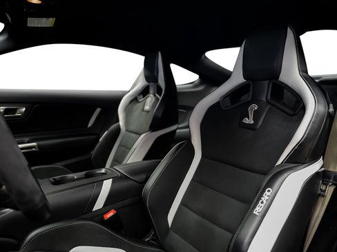 Used 2020 Ford Mustang Shelby GT500 w/ Carbon Fiber Track Pack RWD image 35