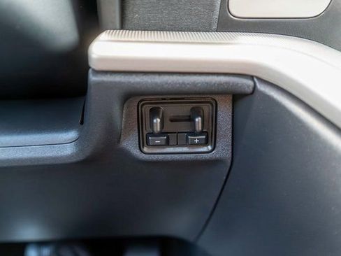 Used 2025 Ford Expedition Active AWD/4WD image 27