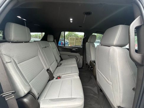 Used 2025 Chevrolet Tahoe LS RWD image 21