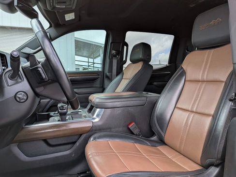 Used 2024 Chevrolet Silverado 1500 High Country AWD/4WD image 13