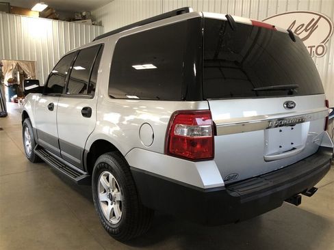 Used 2016 Ford Expedition XL image 3