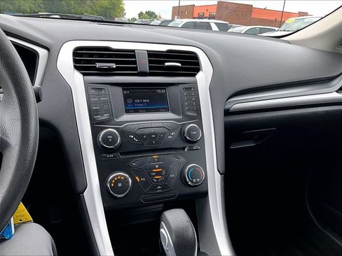 Used 2014 Ford Fusion SE FWD image 17