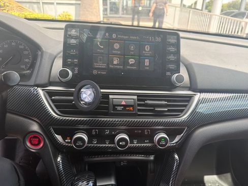 Used 2018 Honda Accord Sport image 6