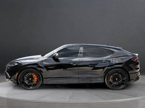 Used 2025 Lamborghini Urus SE AWD/4WD image 2