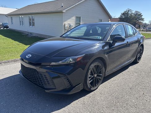 Used 2025 Toyota Camry SE image 8