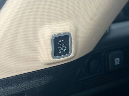 Used 2022 Jeep Grand Cherokee Limited image 12