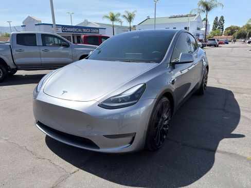 Used 2024 Tesla Model Y Performance image 4