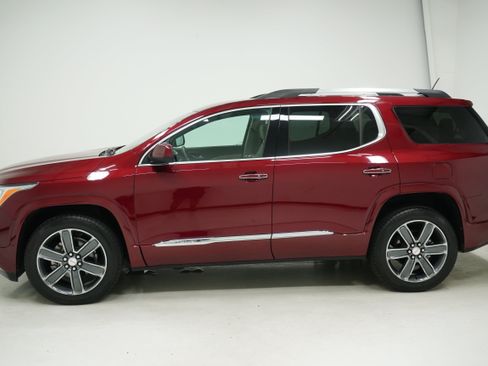 Used 2017 GMC Acadia Denali w/ Technology Package FWD image 7