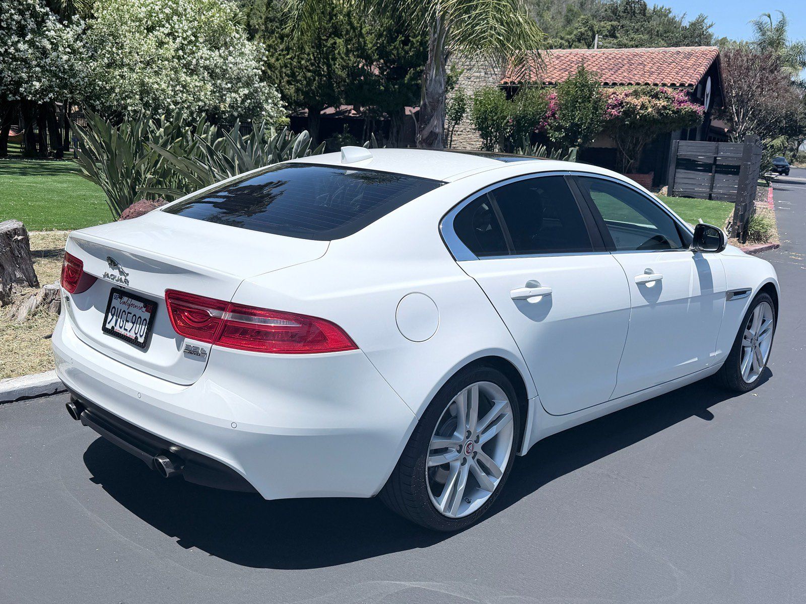 Used 2017 Jaguar XE Prestige AWD/4WD image 6