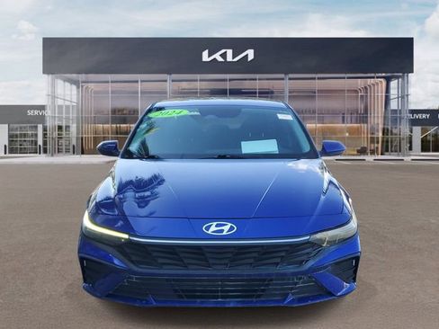 Used 2024 Hyundai Elantra SEL FWD image 2