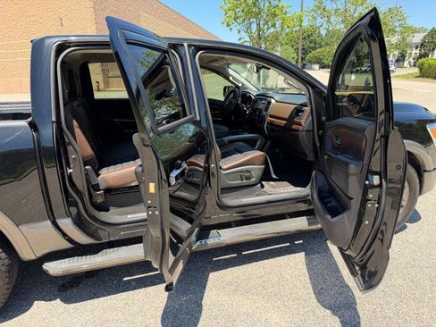 Used 2017 Nissan Titan Platinum Reserve RWD image 19