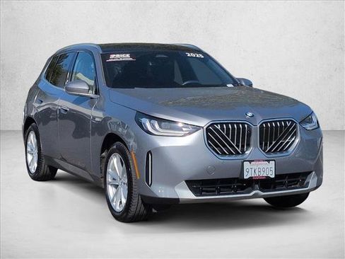 Used 2025 BMW X3 xDrive30i w/ Premium Package image 3