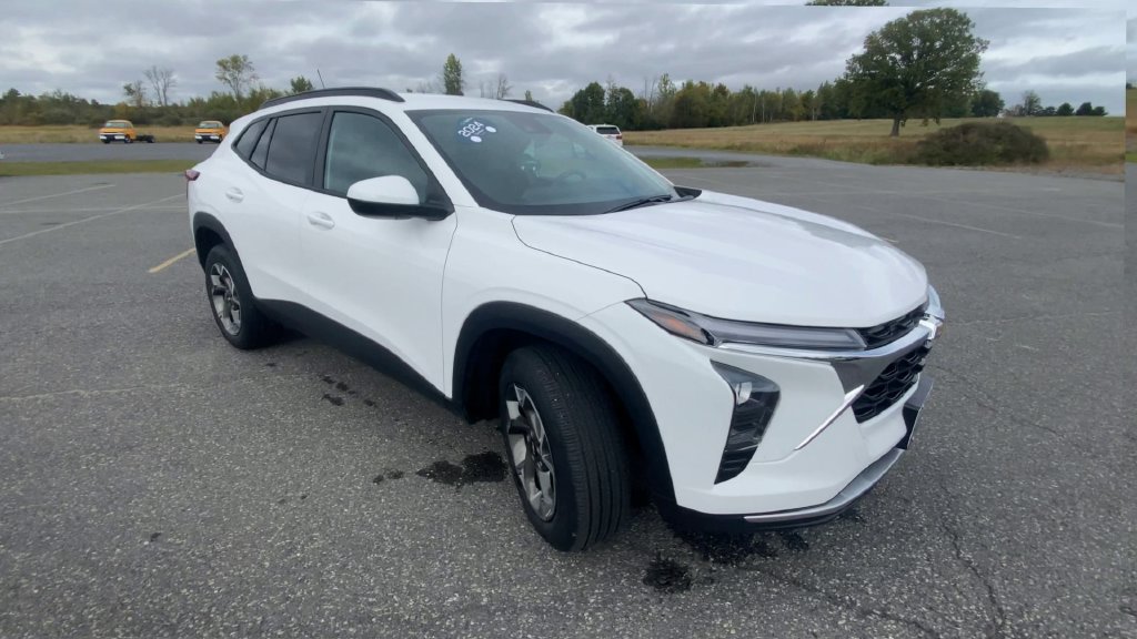 Certified 2024 Chevrolet Trax LT FWD image 2