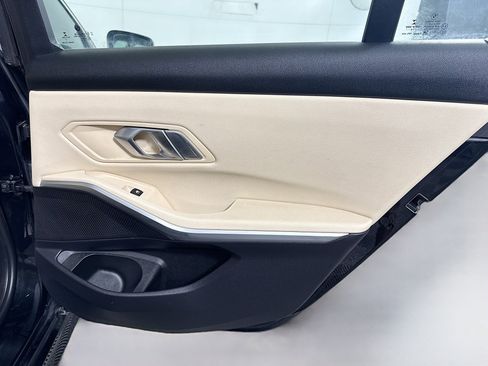 Used 2020 BMW 330i Sedan w/ Convenience Package image 28