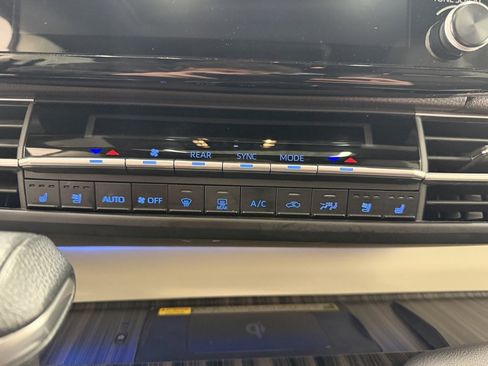 Certified 2021 Toyota Sienna Platinum image 18