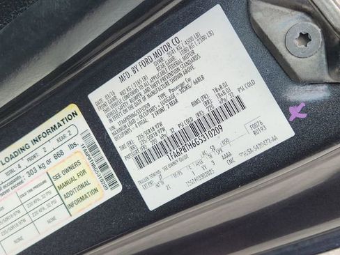 Used 2016 Ford Mustang Coupe RWD image 30