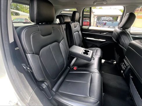 Used 2023 Jeep Grand Cherokee Limited w/ Black Appearance Package RWD image 28